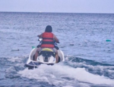 Αγαπημένο «λαϊκό ανάγνωσμα» στην Τουρκία: «Γκιουλενιστές» διασχίζουν το Αιγαίο πάνω σε τζετ σκι